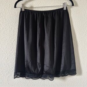 VTG Cadet Slip Skirt Women’s Medium Made in USA Dainty Dark Dressy Whitchy